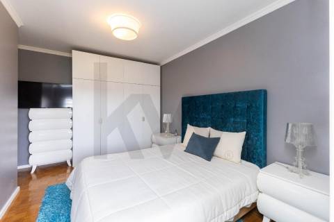 T2 Dúplex Renovado com Garagem, Varandas  a 200 m do Metro de Fânzeres