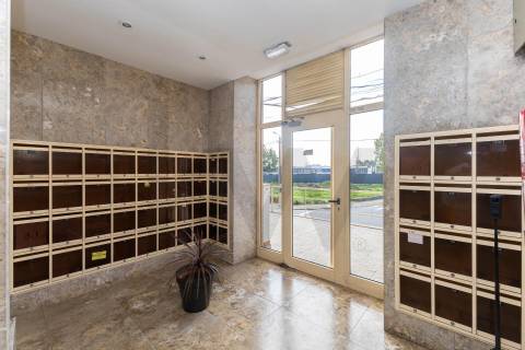 T2 Dúplex Renovado com Garagem, Varandas  a 200 m do Metro de Fânzeres