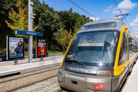 T2 Dúplex Renovado com Garagem, Varandas  a 200 m do Metro de Fânzeres