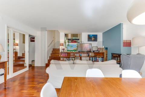 T2+1 renovado, na Cooperativa dos Arquitetos com jardim privativo!