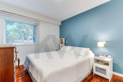 T2+1 renovado, na Cooperativa dos Arquitetos com jardim privativo!