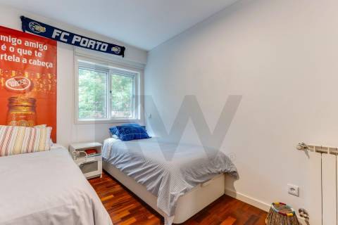 T2+1 renovado, na Cooperativa dos Arquitetos com jardim privativo!