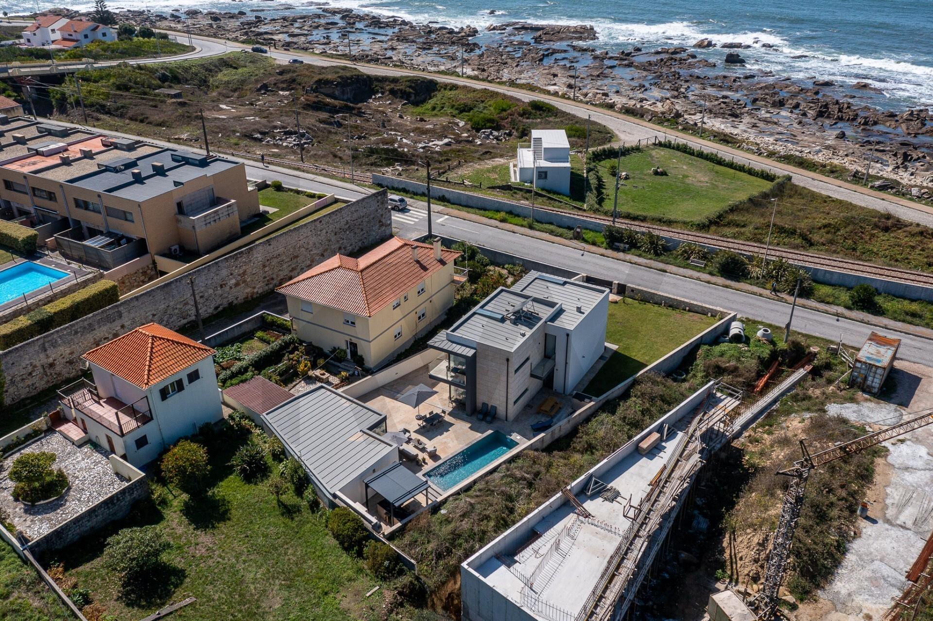 Moradia T4 primeira linha de mar em Vila Praia de Âncora