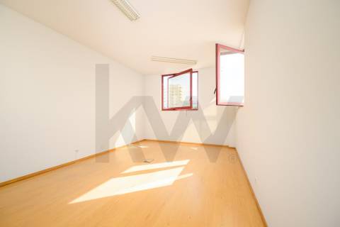 Escritório com lugar de Garagem - Matosinhos Sul