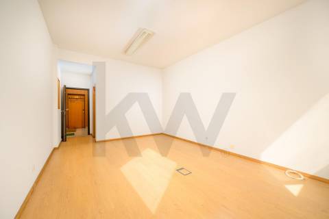 Escritório com lugar de Garagem - Matosinhos Sul