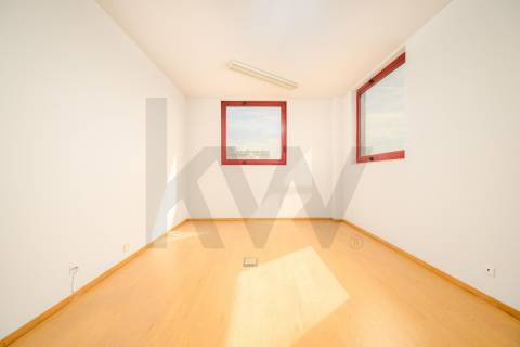 Escritório com lugar de Garagem - Matosinhos Sul