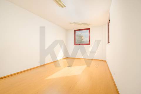 Escritório com lugar de Garagem - Matosinhos Sul