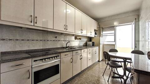 AP T3 - PÓVOA - ARRENDA - MOBILADO