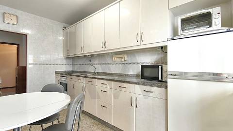 AP T3 - PÓVOA - ARRENDA - MOBILADO