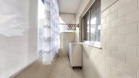 AP T3 - PÓVOA - ARRENDA - MOBILADO