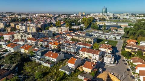 Lote de TERRENO com 196 m2 na Cidade da Maia