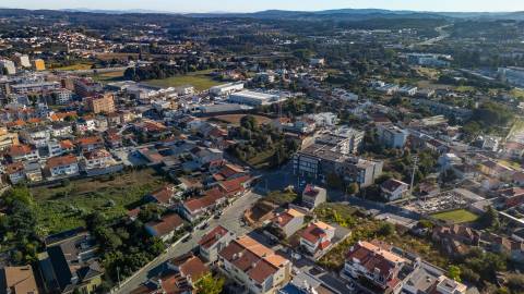 Lote de TERRENO com 196 m2 na Cidade da Maia