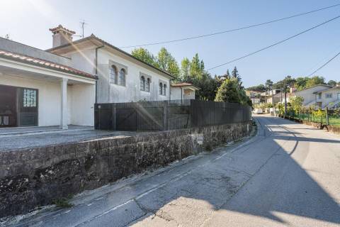 Moradia T3 com Jardim em Guardizela, Guimarães