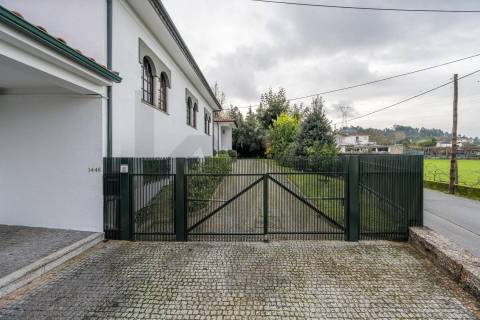 Moradia T3 com Jardim em Guardizela, Guimarães