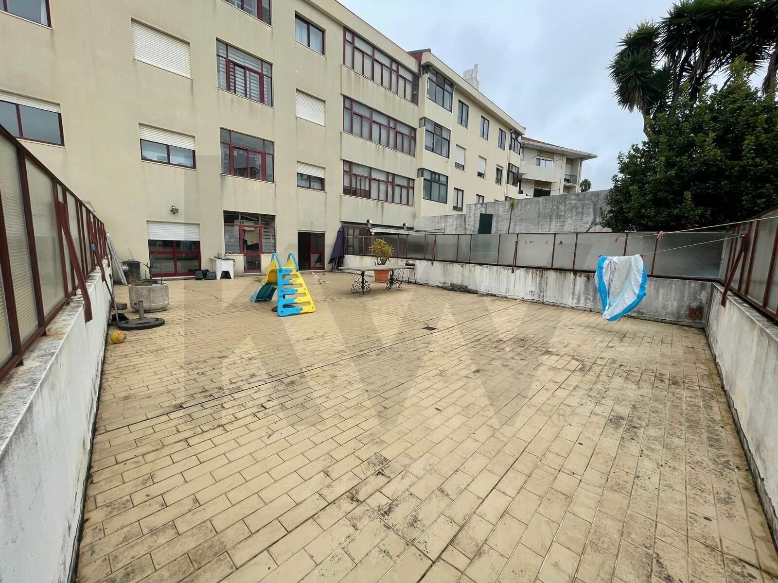 ARRENDAMENTO | T1+1 na Av. Boavista com terraço de 100m2 e lugar garagem