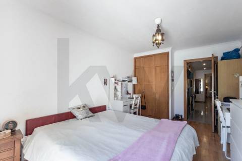 **Apartamento T1 Transformável em T2 à Venda na Constituição**