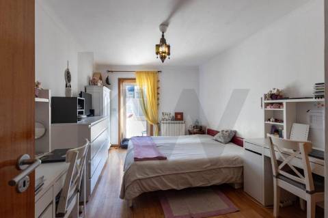 **Apartamento T1 Transformável em T2 à Venda na Constituição**