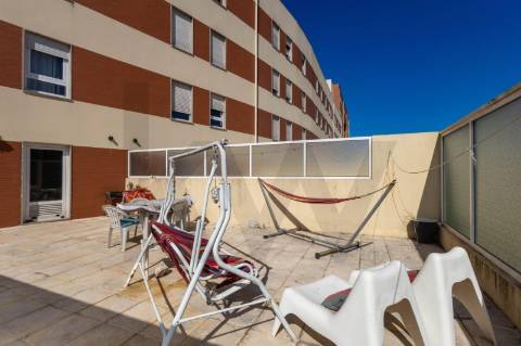 **Apartamento T1 Transformável em T2 à Venda na Constituição**