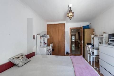 **Apartamento T1 Transformável em T2 à Venda na Constituição**