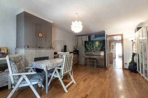 **Apartamento T1 Transformável em T2 à Venda na Constituição**