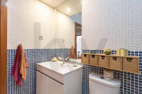 **Apartamento T1 Transformável em T2 à Venda na Constituição**