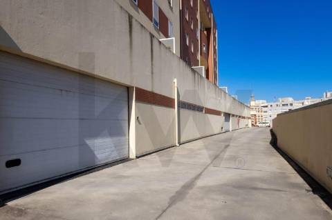 **Apartamento T1 Transformável em T2 à Venda na Constituição**