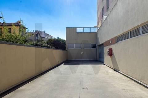 **Apartamento T1 Transformável em T2 à Venda na Constituição**