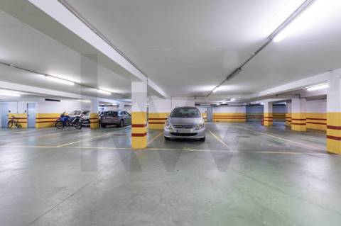 **Apartamento T1 Transformável em T2 à Venda na Constituição**