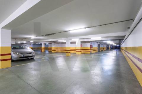 **Apartamento T1 Transformável em T2 à Venda na Constituição**