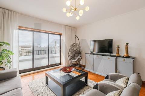 Arrendamento T2+1 com Vista Mar, Garagem e Mobilado – Vila do Conde