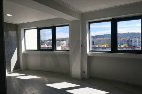 Apartamento T3 C/ Excelente Luminosidade Braga - Centro 