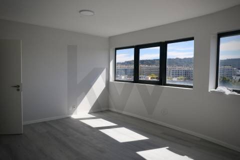 Apartamento T3 C/ Excelente Luminosidade Braga - Centro 