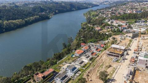 Acorde com o Douro aos Seus Pés – Moradia T4 de luxo com Piscina e Vista desafogada de Rio