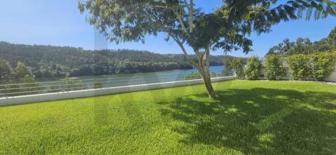 Acorde com o Douro aos Seus Pés – Moradia T4 de luxo com Piscina e Vista desafogada de Rio