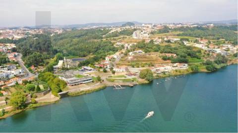 Acorde com o Douro aos Seus Pés – Moradia T4 de luxo com Piscina e Vista desafogada de Rio