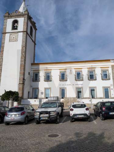 Oportunidade Única no Coração do Alentejo – Casa Centenária com Potencial de Investimento