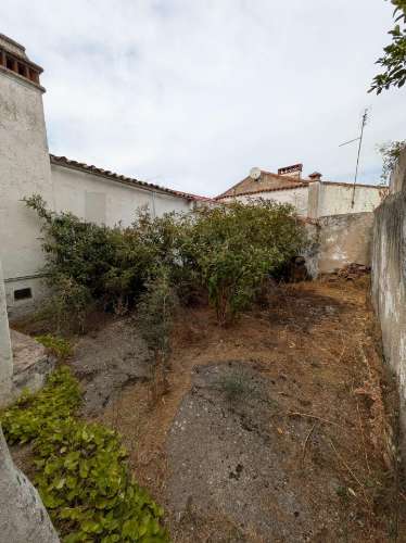 Oportunidade Única no Coração do Alentejo – Casa Centenária com Potencial de Investimento