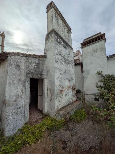 Oportunidade Única no Coração do Alentejo – Casa Centenária com Potencial de Investimento