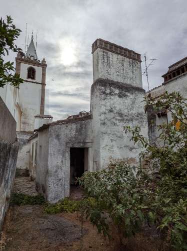 Oportunidade Única no Coração do Alentejo – Casa Centenária com Potencial de Investimento