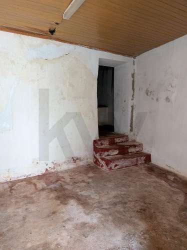 Oportunidade Única no Coração do Alentejo – Casa Centenária com Potencial de Investimento