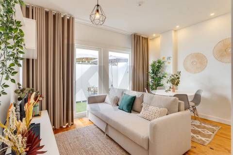 Arrendamento de apartamento T1 na Rua Álvares Cabral