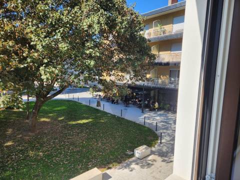 Óptimo T4 renovado Pinheiro Manso, Av da Boavista