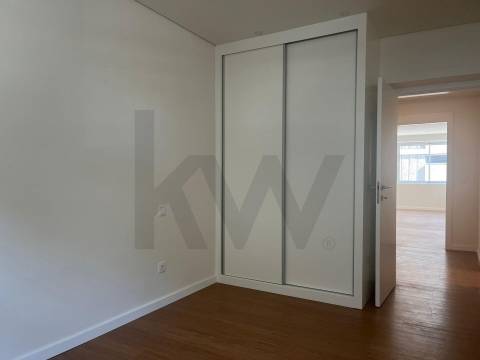 Óptimo T4 renovado Pinheiro Manso, Av da Boavista