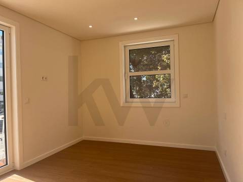 Óptimo T4 renovado Pinheiro Manso, Av da Boavista