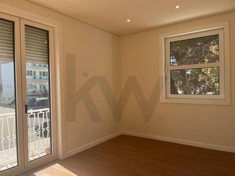 Óptimo T4 renovado Pinheiro Manso, Av da Boavista