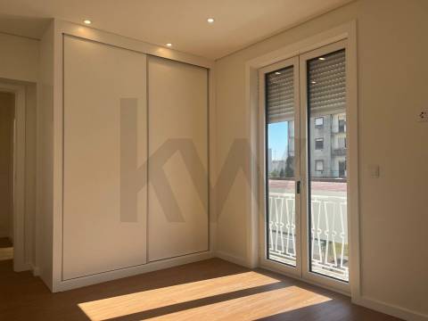 Óptimo T4 renovado Pinheiro Manso, Av da Boavista