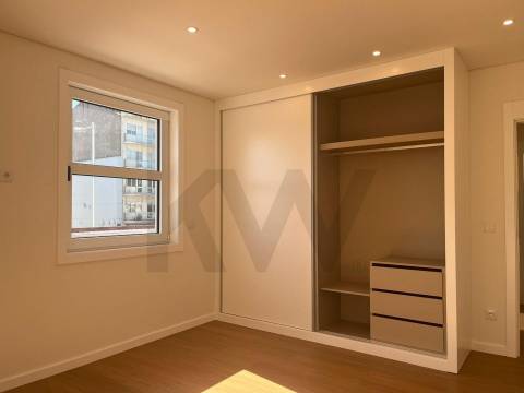 Óptimo T4 renovado Pinheiro Manso, Av da Boavista