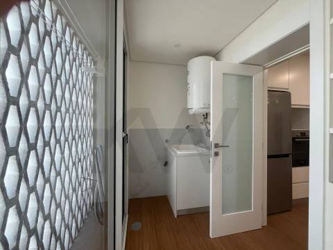 Óptimo T4 renovado Pinheiro Manso, Av da Boavista