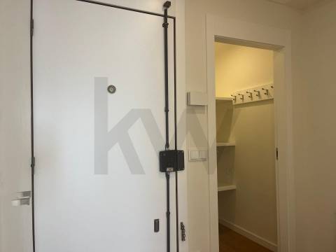 Óptimo T4 renovado Pinheiro Manso, Av da Boavista