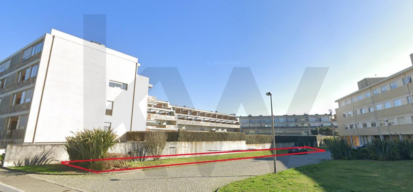 Terreno para construção de (16) garagens em Lavra